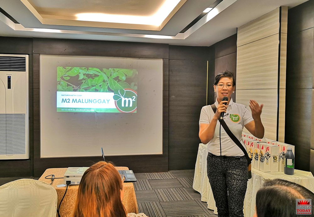 Zonito Tamase of Nature Earth Corp. presents the benefits of M2 Malunggay Tea during the Iloilo launch.