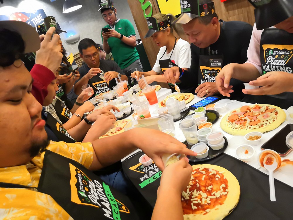 Iloilo media and bloggers during Pizza Making Camp.