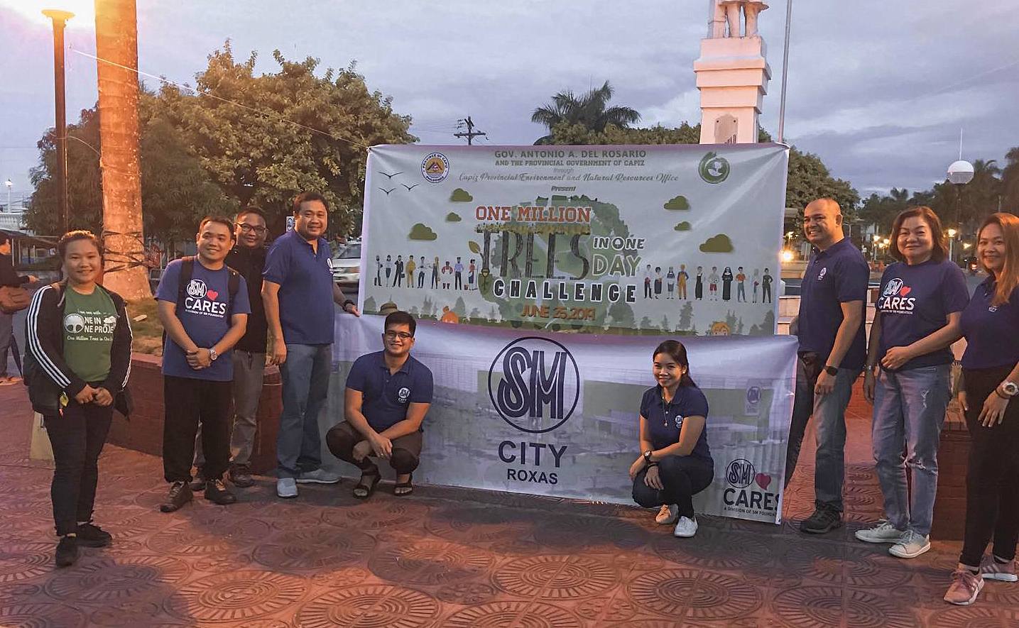 SM City Joins One Million Tree In One Day Challenge in Capiz