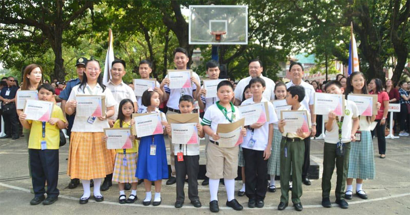 Ilonggo math wizards who won trophies and medals in Hongkong olympiad.