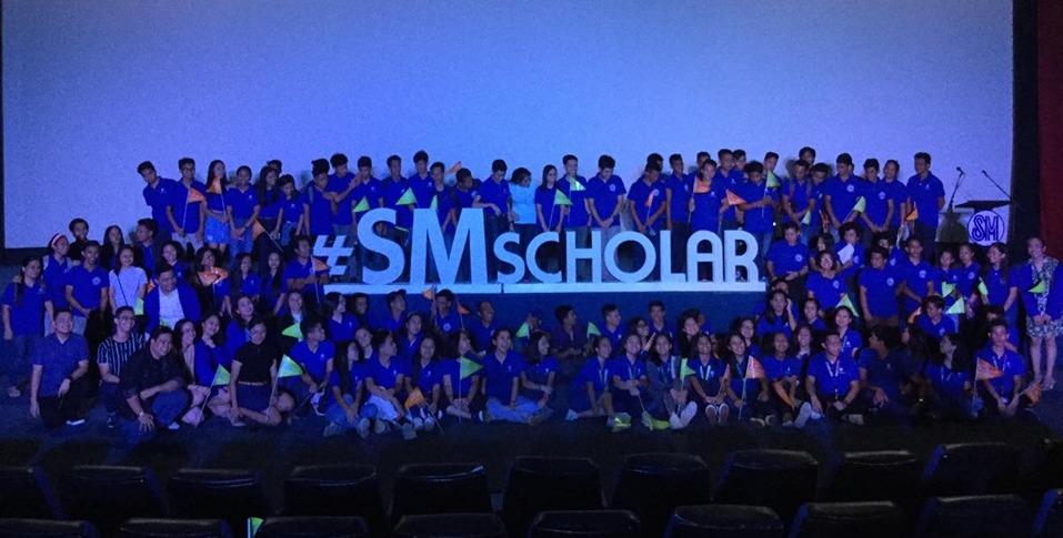 SM Scholars gather at SM City Iloilo.