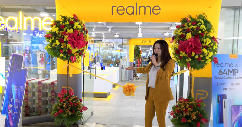 Realme opens flagship store in SM City Iloilo.