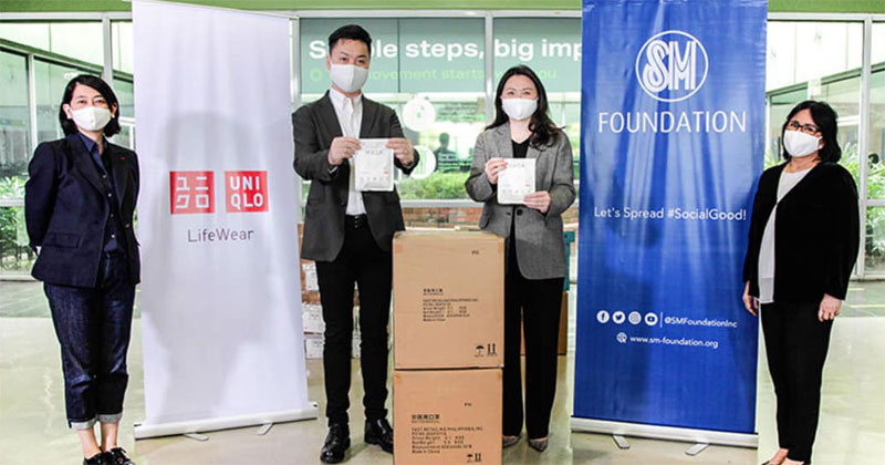 Uniqlo donates face masks