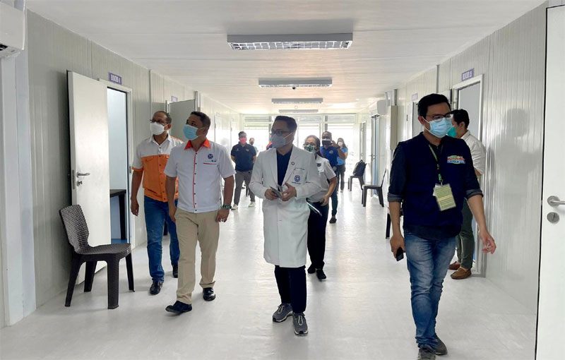 Representatives of TMC Iloilo, DPWH-VI, DOH-VI and Iloilo City government inspect the facilities of the of the Iloilo City Modular Hospital.