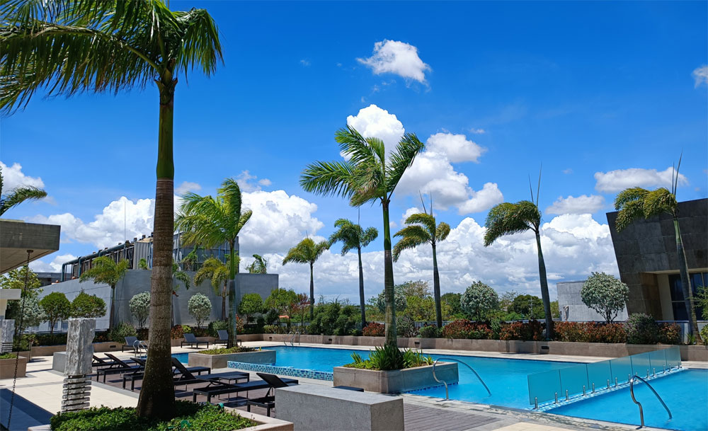 Courtyard by Marriott Iloilo pool area