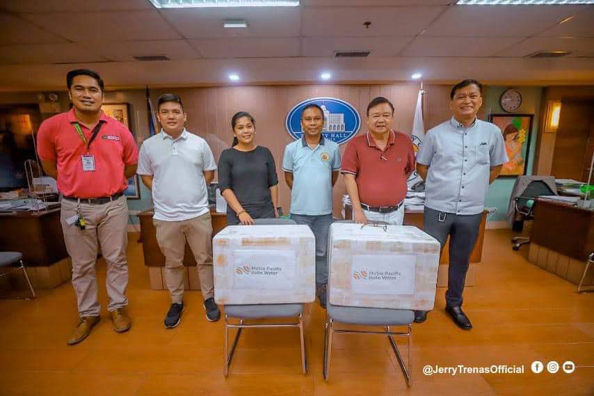 Metro Pacific donates 1,000 cholera vaccines to Iloilo City.