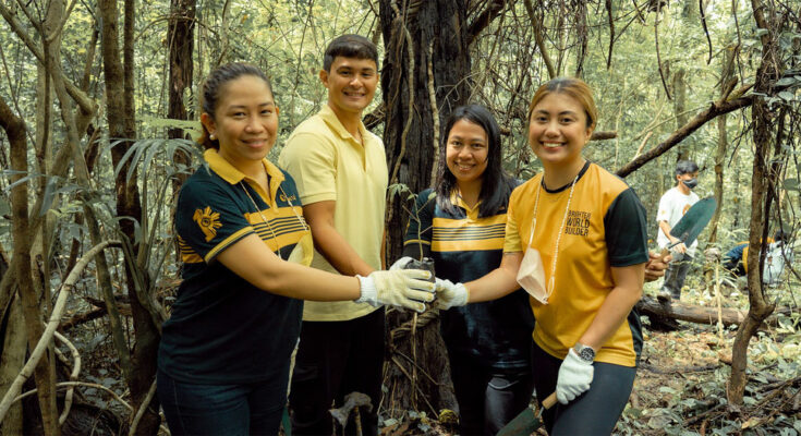 Matteo Guidicelli leads tree planting with Sun Life in La Mesa Nature Reserve.