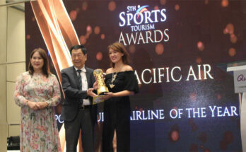 (From left to right) Department of Tourism Regional Director, Region III, Caroline Uy, Philippine Sports Tourism Awards Founder and Chairman Charles Lim hands Cebu Pacific Corporate Social Responsibility Specialist, Roxanne Gochuico the Sports Tourism Airline of the year to Cebu Pacific Air in the 5th Philippine Sports Tourism Awards.