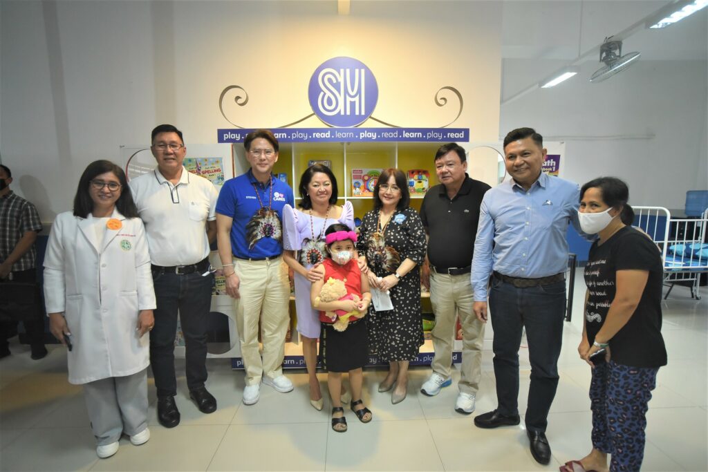 No-less than the First Lady Atty. Liza Araneta Marcos graced the turnover of the West Visayas State University Pediatric Ward together with Iloilo City Mayor Jerry Treñas, SM Foundation Inc. executive director Connie Angeles, SM Supermalls president Steven Tan, WVSU President Dr. Joselito Villaruz, WVSU Hospital director Dr. Dave Endel R. Gelito, III, hospital staff and patients.