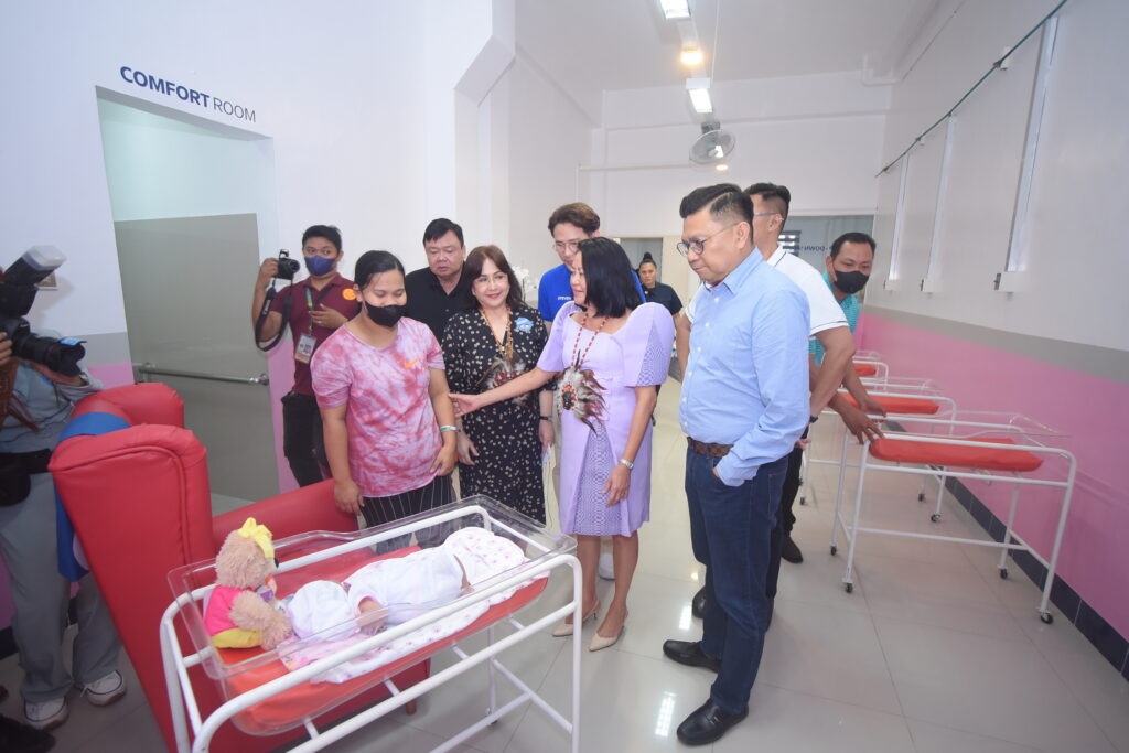First Lady Atty. Liza Araneta Marcos visits the West Visayas State Medical Center Pediatric Ward.