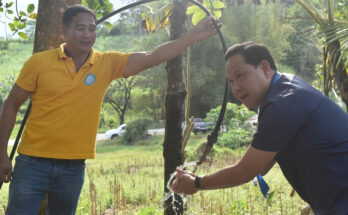 Gov. Art Defensor Jr enjoys the flowing water from a newly inaugurated water system in Brgy. Mambiranan Pequeno, Passi City.