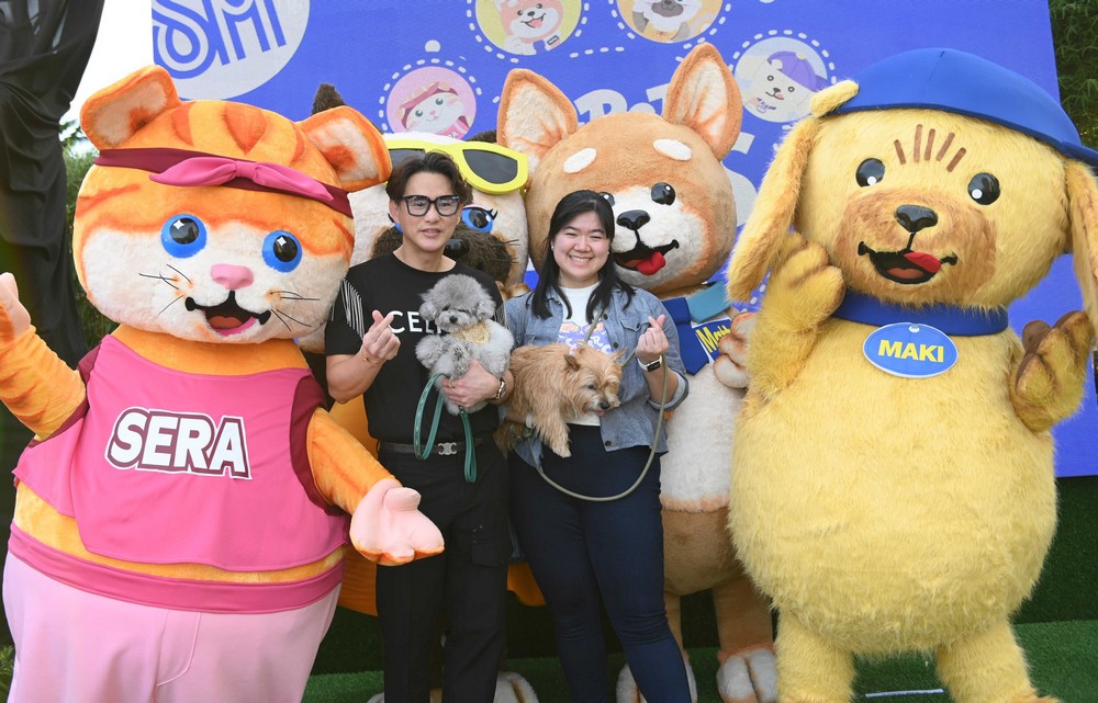 SM Supermalls president Steven Tan with Chloe and Super Pets Club project lead Hannah Carinna Sy with her buddy Katsu.