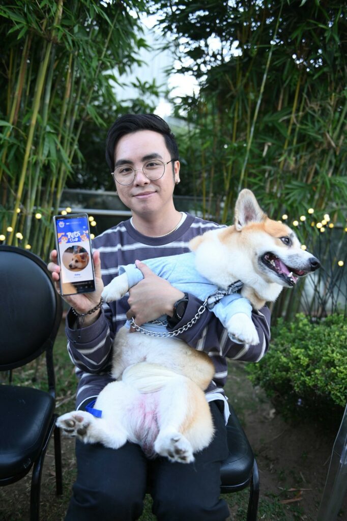 RV Cuarto and his Pembroke welsh corgi. Paw-rents can register their fur babies using the QR codes at the SM Paw Park or at the counters in various SM stores. Just input all your pet’s details including their vaccination status, and voila! You can download your Pet ID and claim your welcome gift.