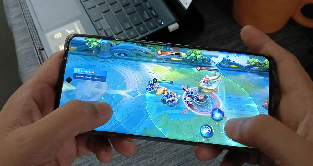 Playing Mobile Legends with realme 10 Pro+ 5G