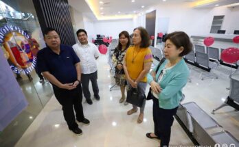 SM Investments Corporation Vice Chairman Teresita Sy-Coson visits the newly opened offsite payment center at SM City Iloilo.