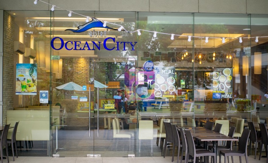 1. Ocean City, a famous seafood restaurant in SM City Iloilo serving mouthwatering Chinese, Ilonggo and Filipino cuisines.