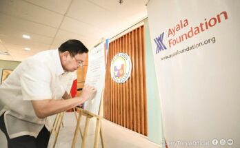Iloilo City mayor Jerry Trenas signing partnership with Ayala
