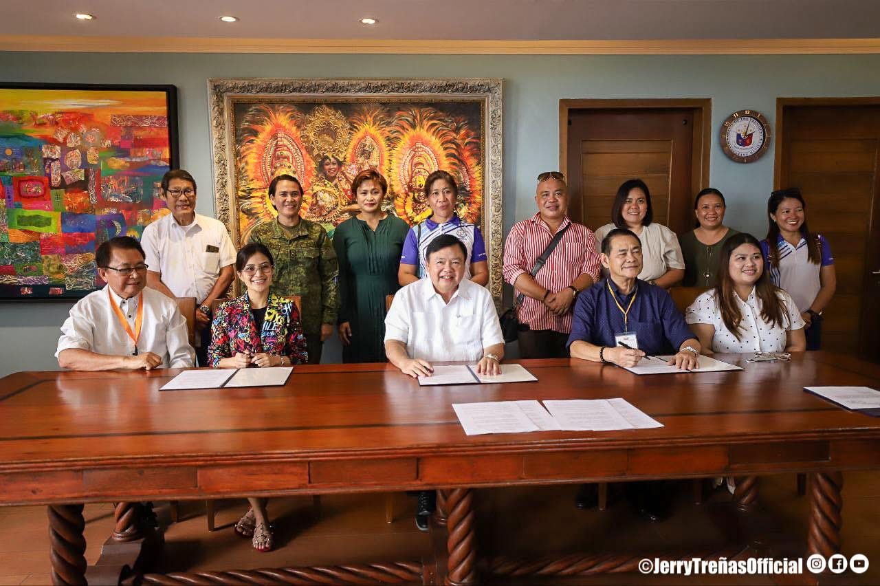 Iloilo City Mayor Jerry P. Treñas signed a Memorandum of Agreement with JCI Regatta, Iloilo Festivals Foundation Inc, and Megaworld for the launch of the Iloilo Bike Festival.