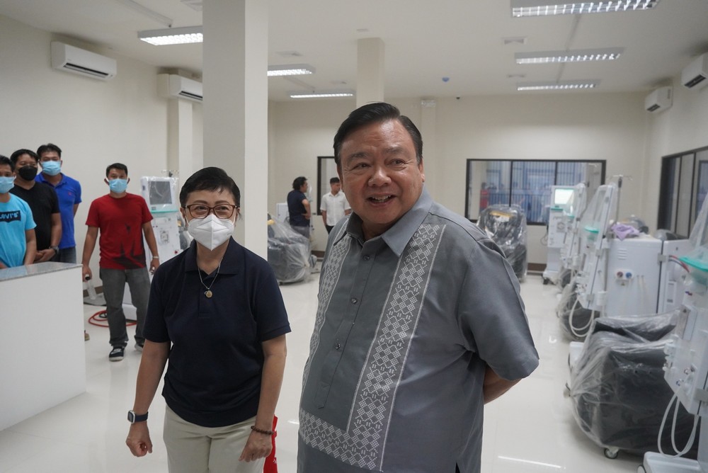 Dr. Annabelle Tang, City Health Officer, and Mayor Jerry Trenas checks the Uswag Dialysis Center in San Isidro, Jaro which will soon offer free services.