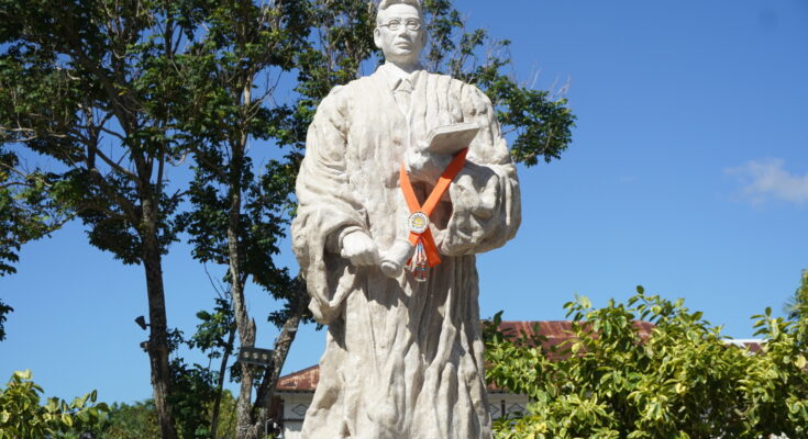 Chief Justice Ramon Q. Avanceña statue in Arevalo Plaza