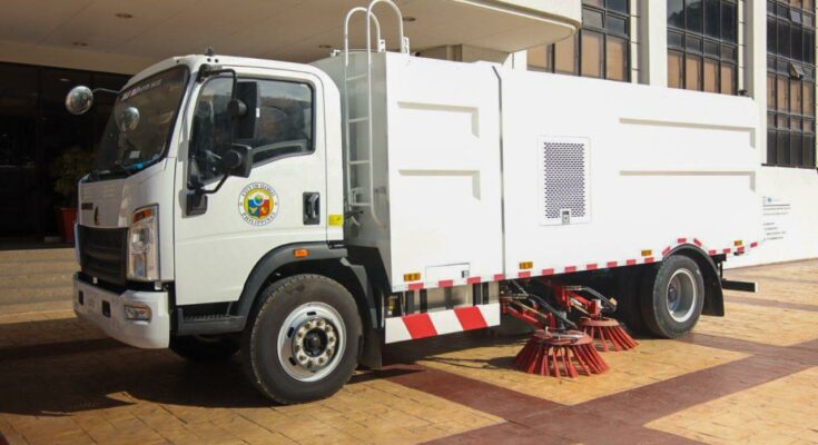 vacuum sweeper truck