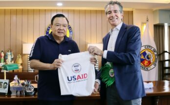 Mayor Jerry Trenas welcomes USAID Mission Director Ryan Washburn in Iloilo City Hall.