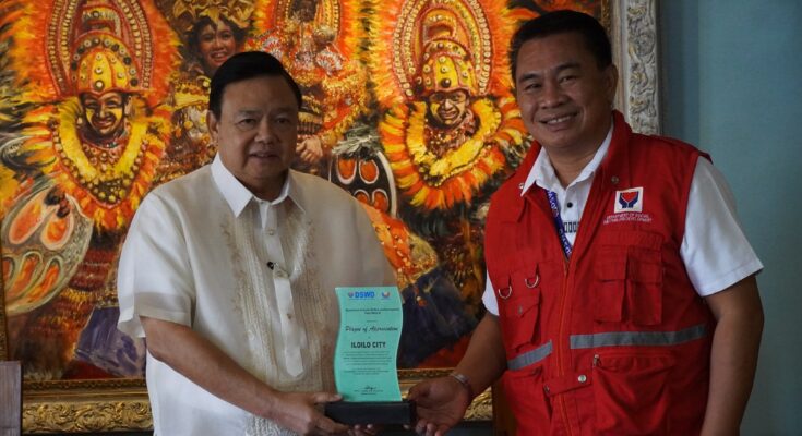 Mayor Jerry Trenas and DSWD-6 Director Carmelo Nochete