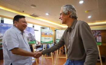 Mayor Jerry Trenas and MORE Power majority owner Enrique Razon Jr