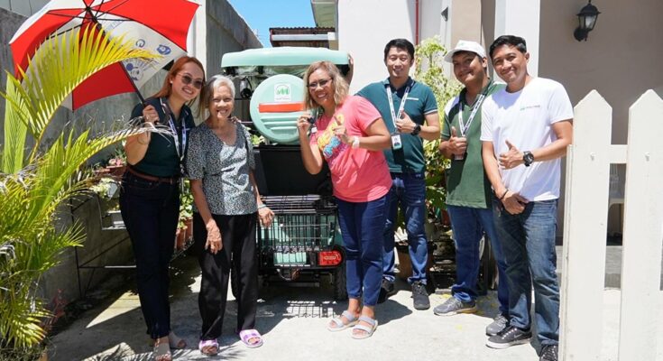 The turnover of e-4wheel vehicle to the winner Joy Barredo