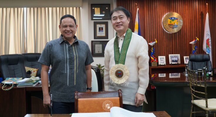 Iloilo Governor Arthur Defensor Jr and Korean Ambassador Lee Sang-Hwa