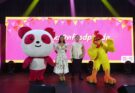 [1] Patricia Jacinto of foodpanda Philippines and Maverick Leonardo T. Javier of Andok's Litson Corporation marked the partnership between the two brands during Pista ng Sarap