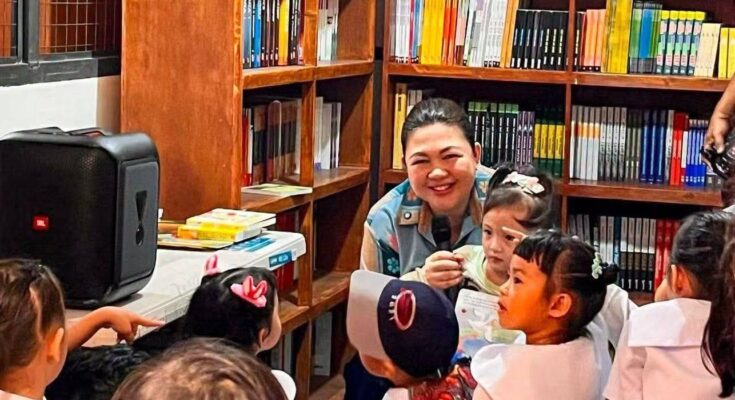 Mayor Raisa Treñas at Library sa Merkado