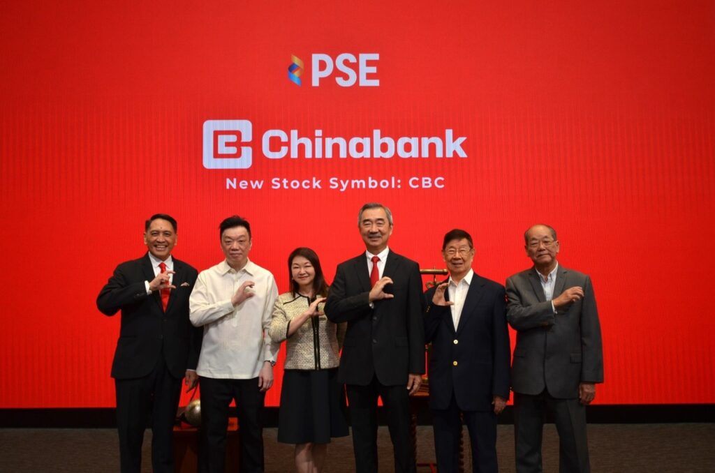 CBC Chairman Hans Sy (third from right) with directors (from left) Genaro Lapez, Romeo Uyan Jr., Claire Ann Yap, Joaquin Dee, and Jose Sio at the PSE bell ringing ceremony to mark the start of trading under Chinabank’s new stock symbol “CBC.”